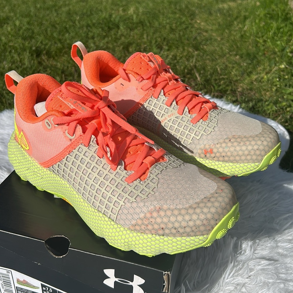 Under Armour Unisex HOVR DS Ridge TR Trail Running Shoe Mens 7.5 Womens 9 NEW